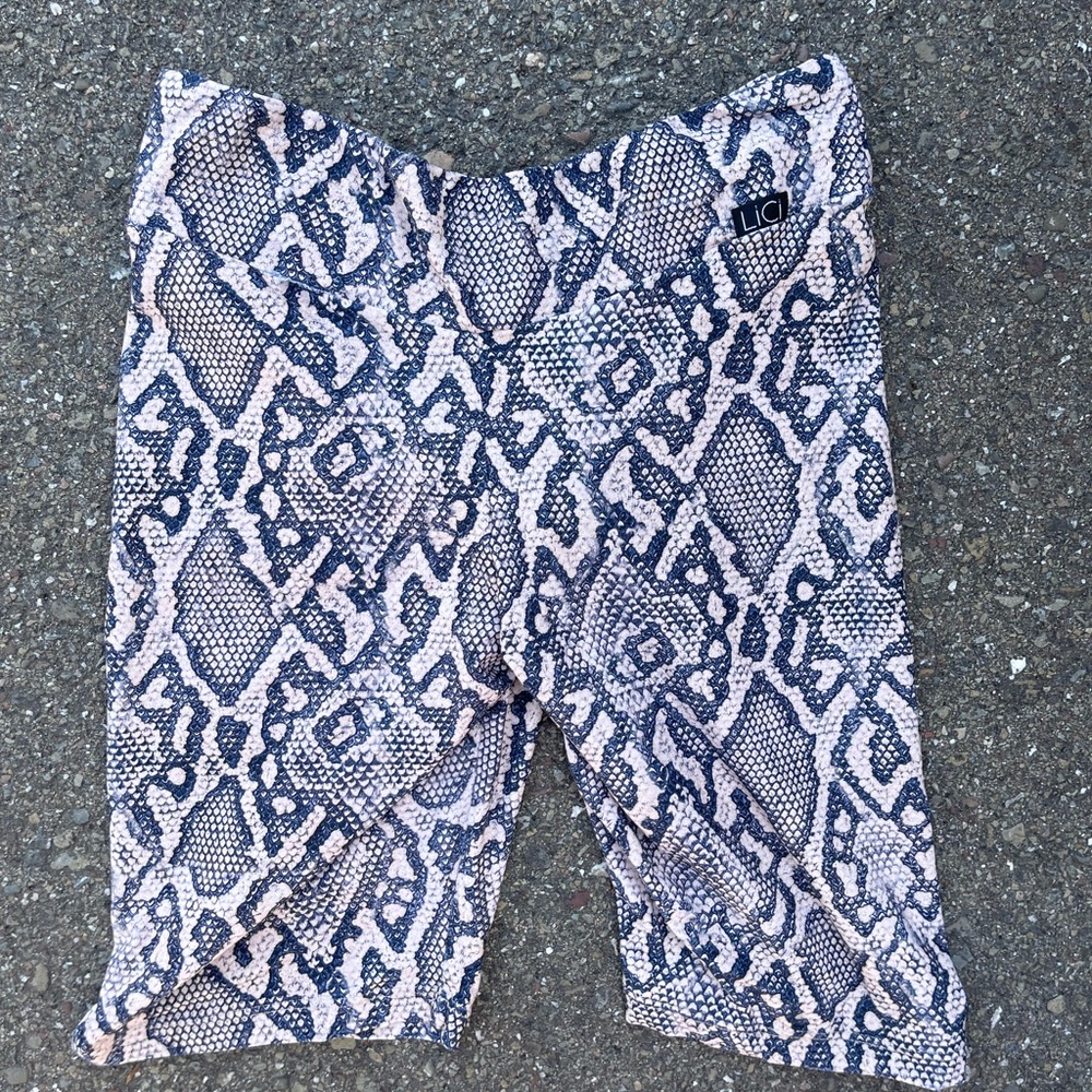 Lici Fit Snake print shorts